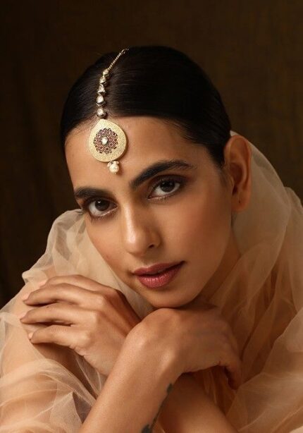 Multicolour Gold Tone Kundan Maangtika